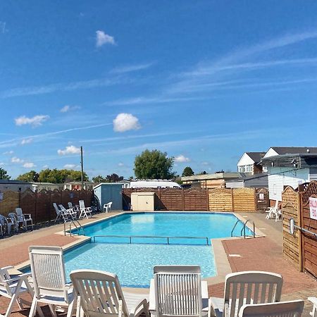 Winchelsea Beach Holiday Home - Pool & Beach Exterior foto
