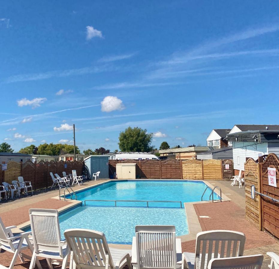 Winchelsea Beach Holiday Home - Pool & Beach Exterior foto